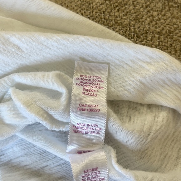 đź’•White Cotton Top with Ruffles Around Sleevesđź’• - Picture 8 of 10